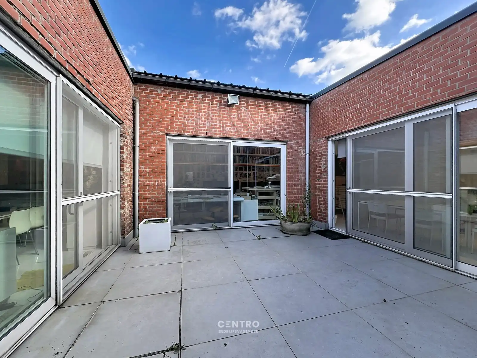 Ruimtelijk magazijn met toonzaal, kantoor en woonst te Lichtervelde, ideaal voor wonen én werken op een perceel van 1.002m²! foto 21