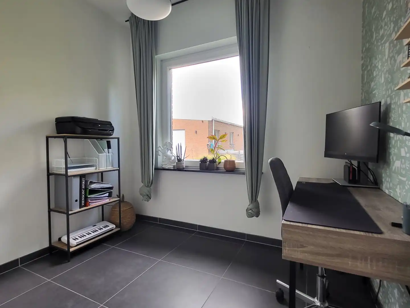 In een landelijke omgeving bevindt zich deze grondig gerenoveerde woning op een mooi perceel van 1.102 m². foto 28