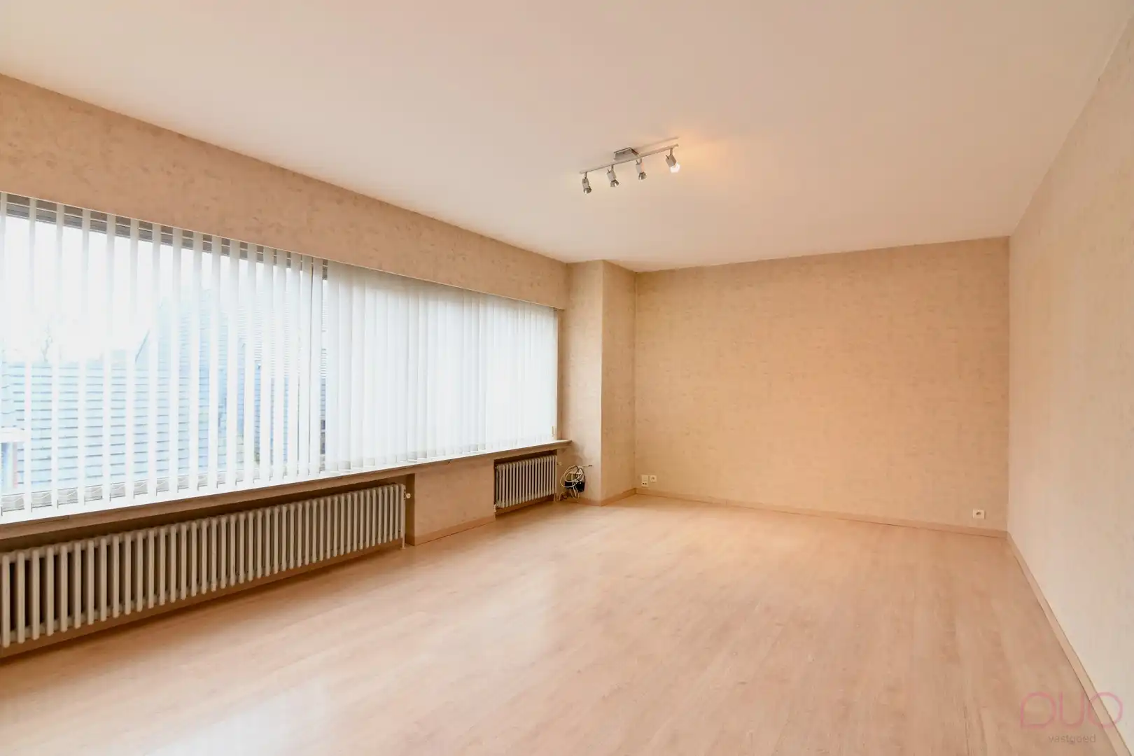 Instapklaar appartement met terras in hartje Sint-Truiden foto {{pictureIndex}}