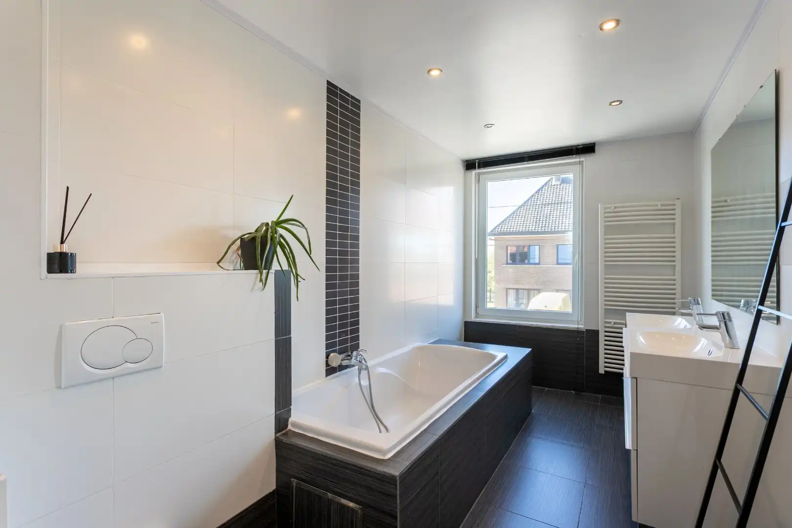 Instapklare gezinswoning met 3 slpk en ruime tuin foto 15