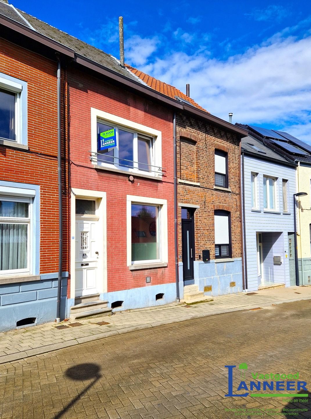 Op te frissen rijwoning met 2 slaapkamers en grote tuin foto 1