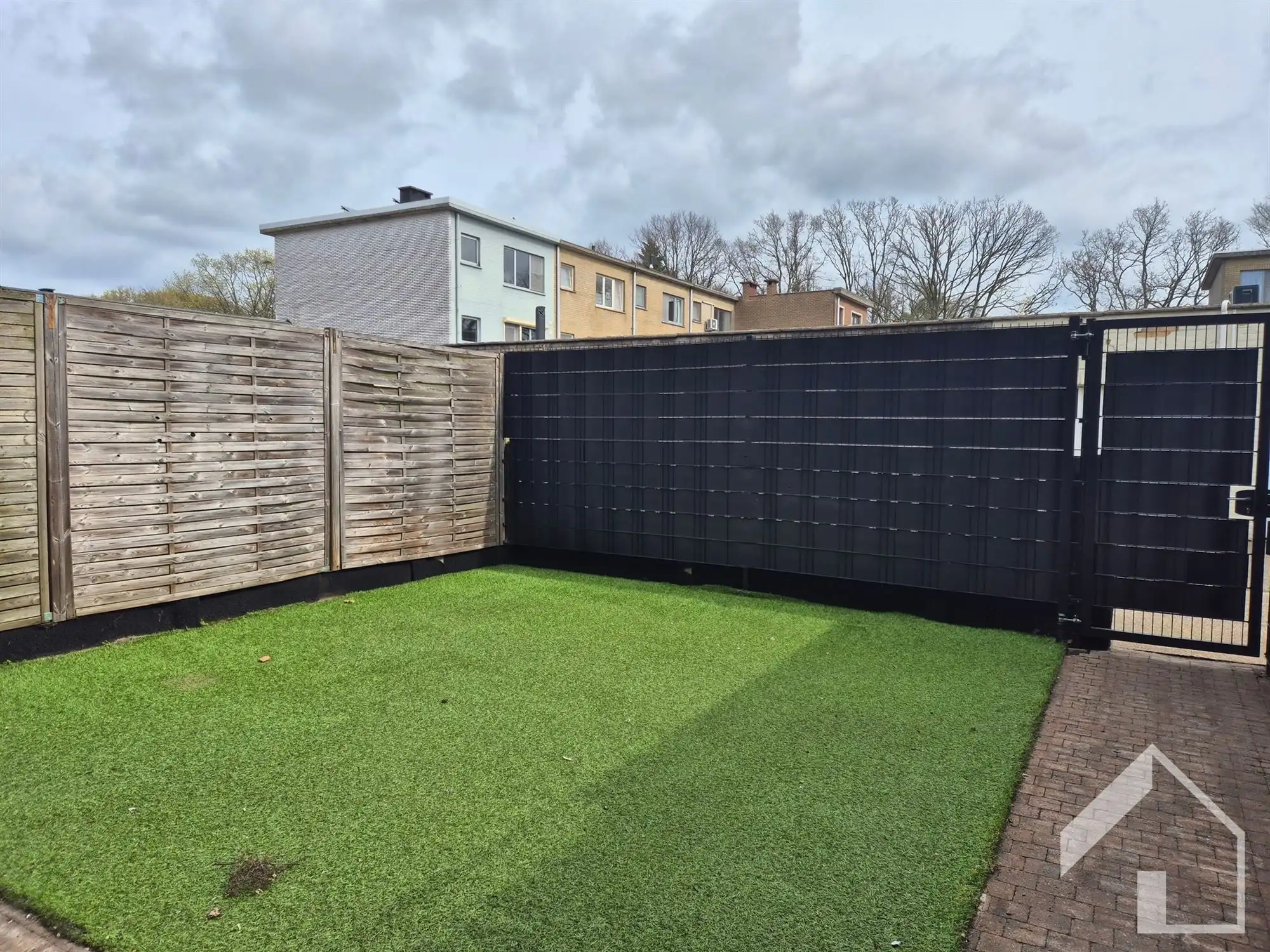 gelijkvloersappartement met 2 slaapkamers, tuin en garage foto 11
