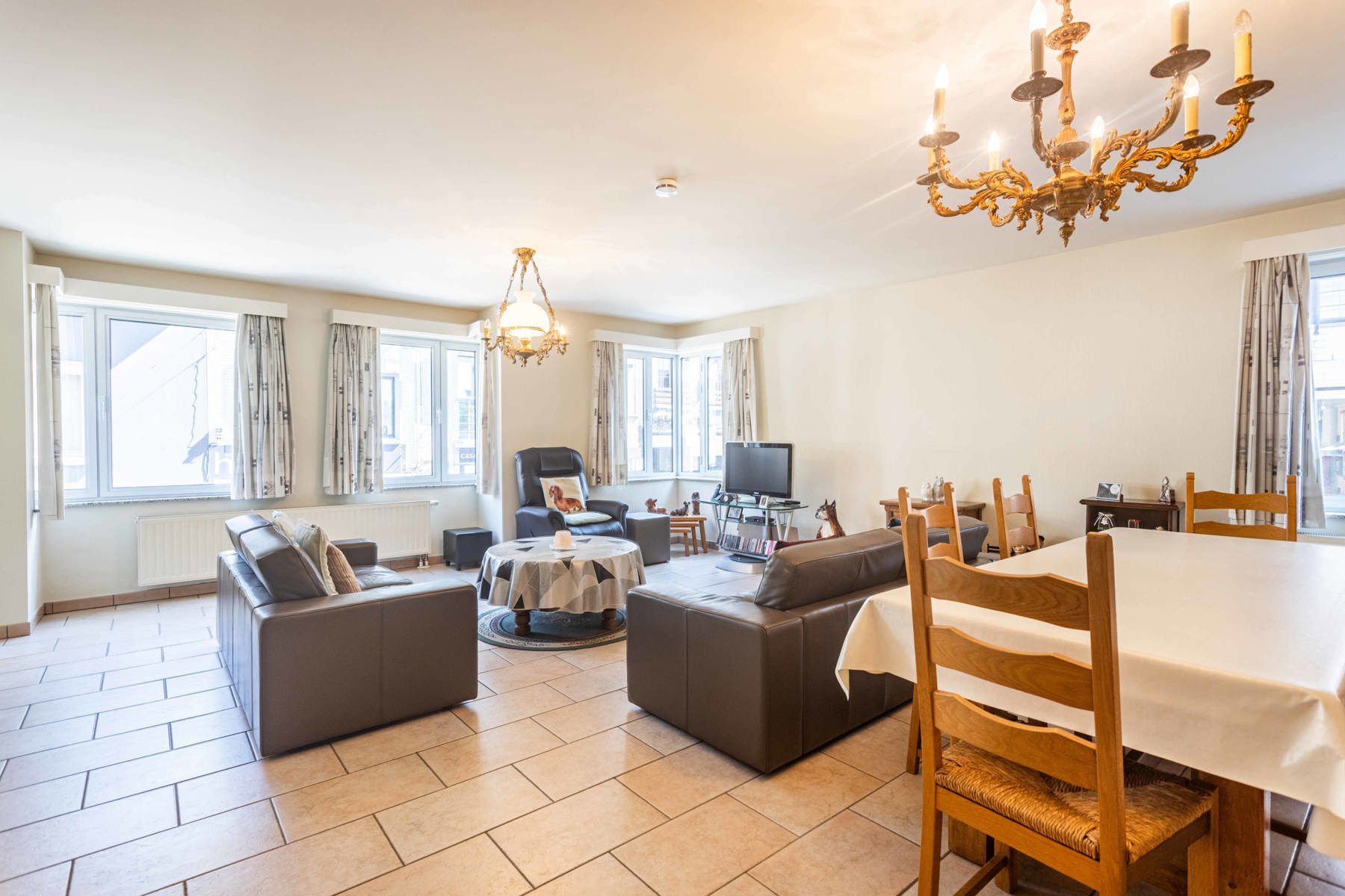 Ruim lichtrijk, 2 slpkamer-appartement met terras  foto 6