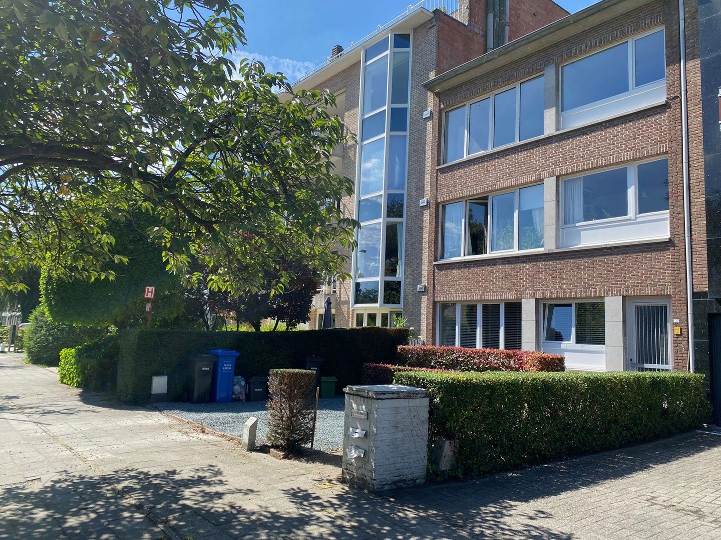 Lichtrijk appartement aan het park van Brasschaat (geen lift aanwezig). foto {{pictureIndex}}