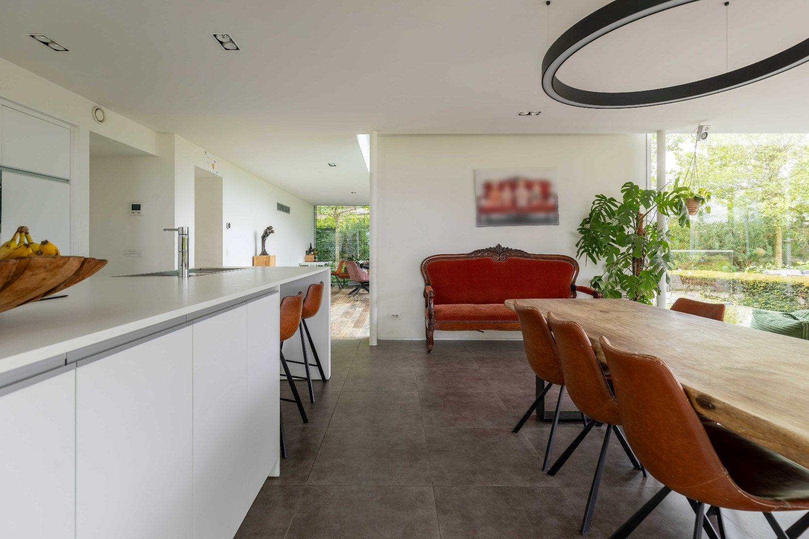 Recente en uitgebouwde villa met vijf kamers en/of praktijkruimte omgeven door het groen tussen Brugge en Oostkamp! foto 15