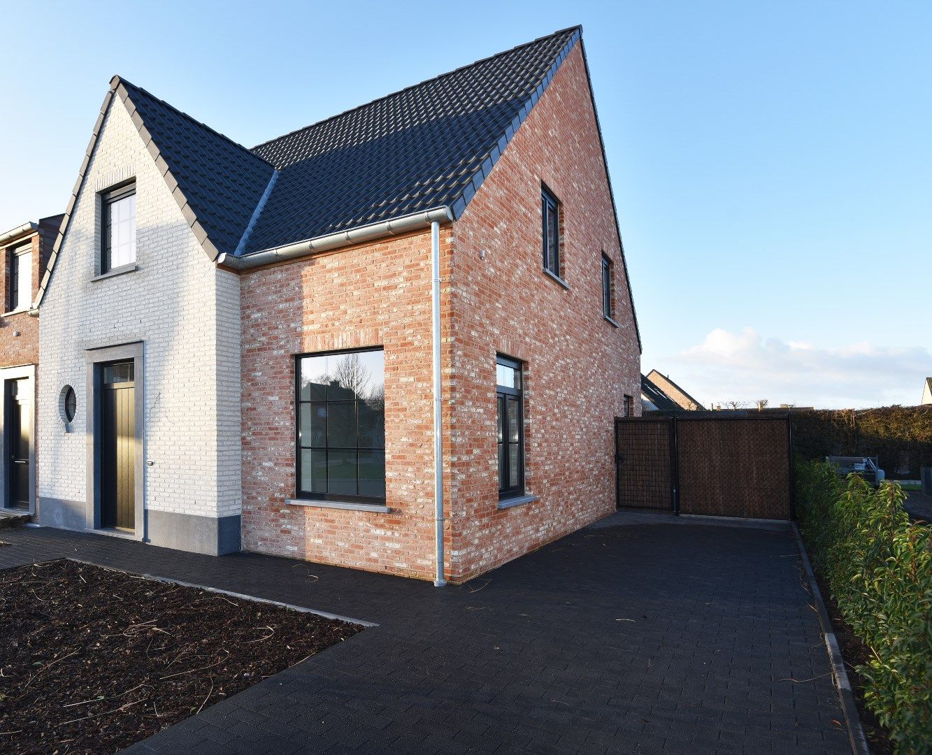 Recente woning met 3 slpks en tuin te Adegem foto {{pictureIndex}}