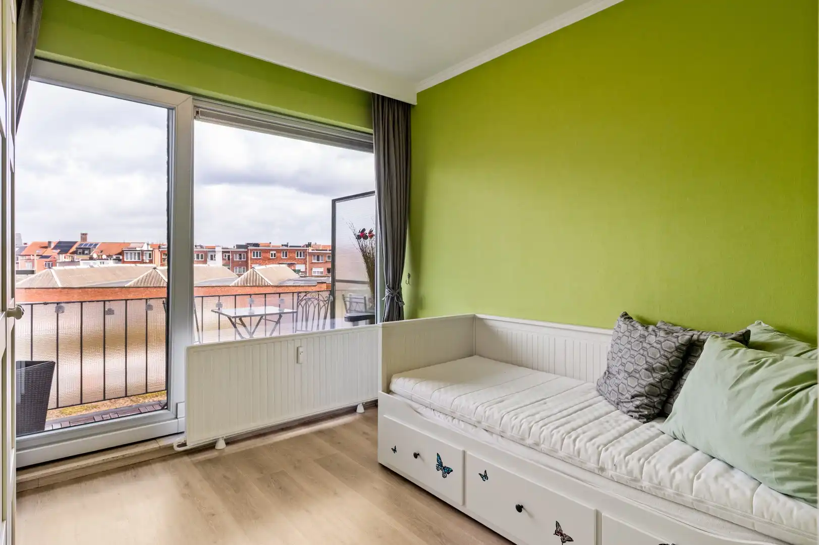 Ruim, instapklaar appartement nabij centrum Merksem foto 8