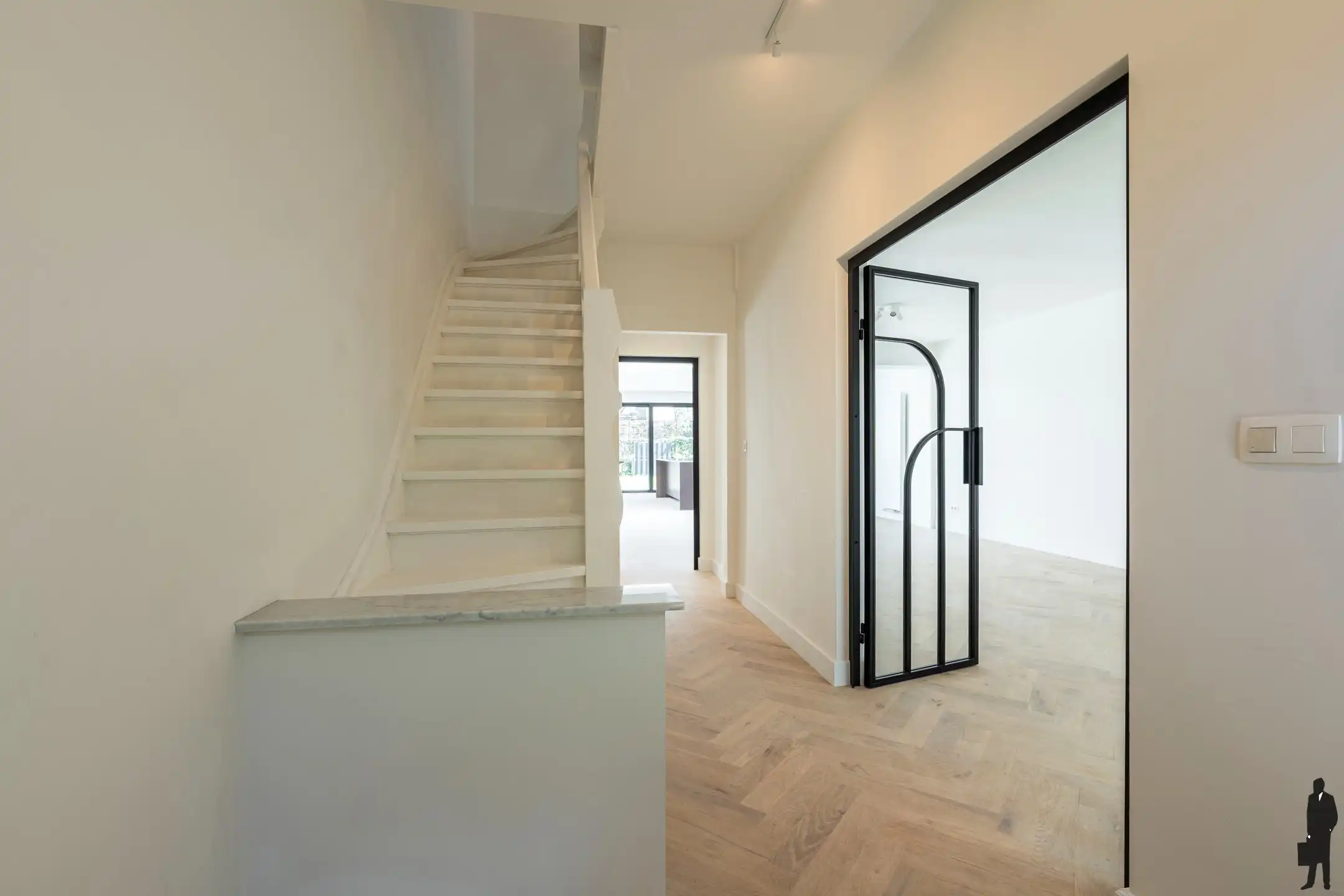 Luxueus gerenoveerde gezinswoning in de gegeerde Elsdonkwijk foto 3