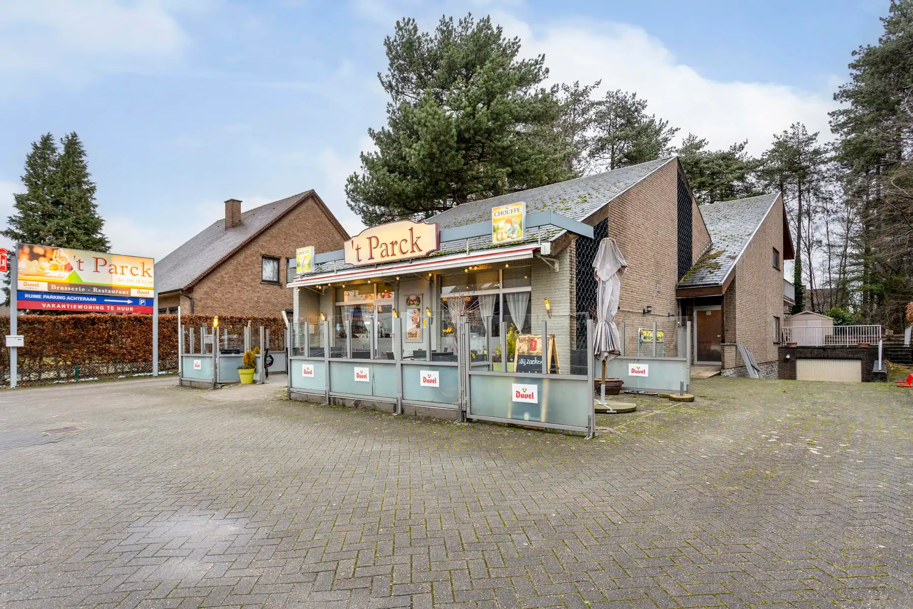 Ruim handelspand + 2 vakantiewoningen. foto 4