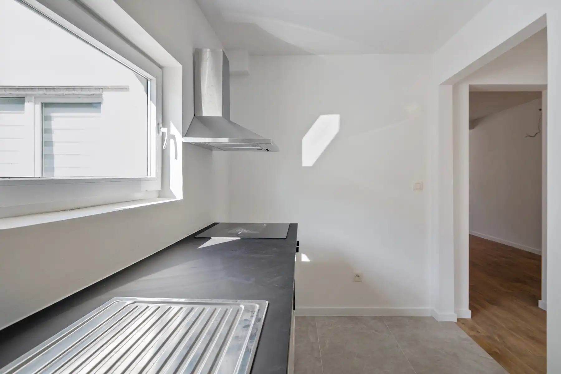 Instapklaar 2slpk-duplexappartement met 2 badkamers, terras en tuin! foto 8