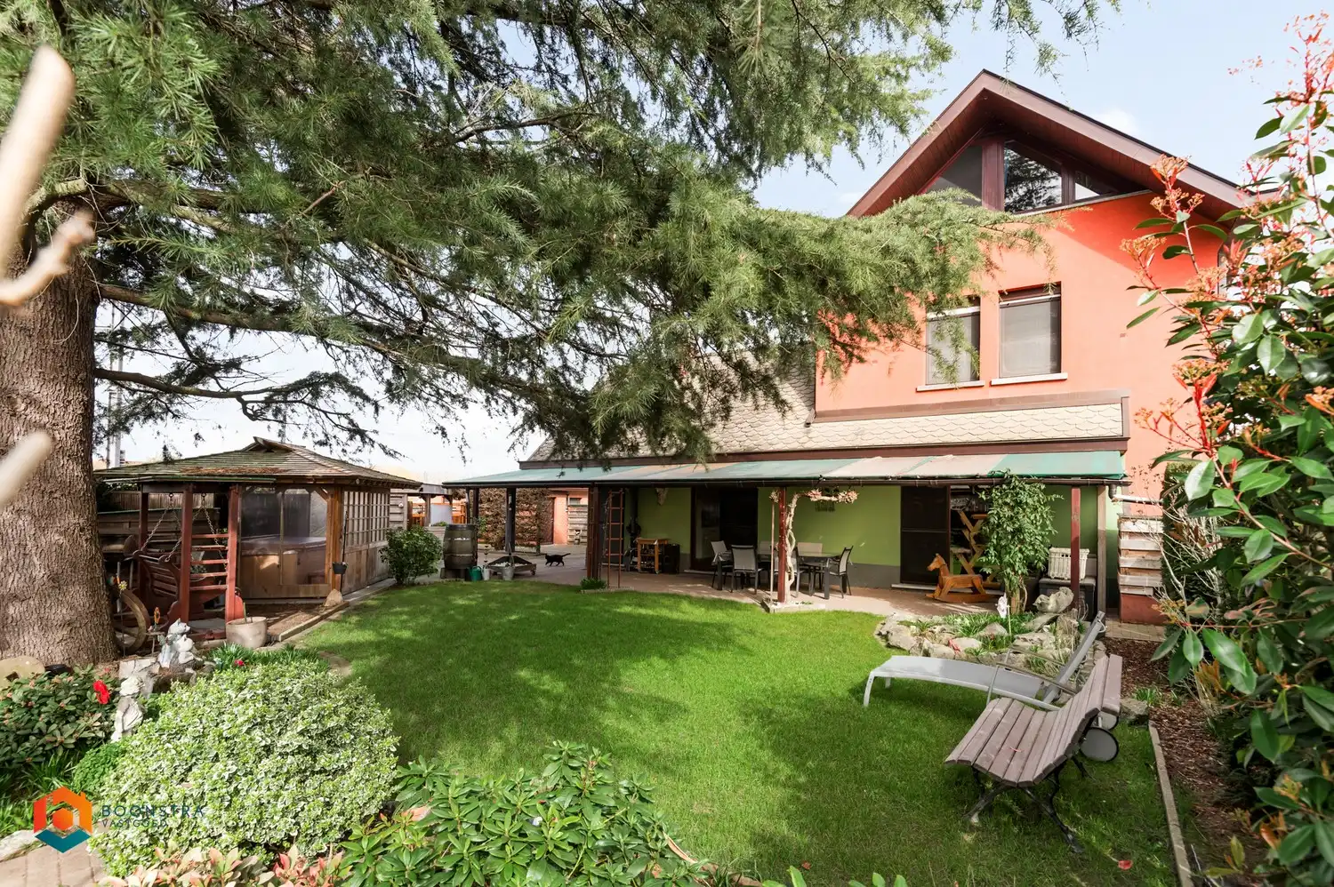 Ruime woning met 5 slpkrs te Blaasveld foto {{pictureIndex}}