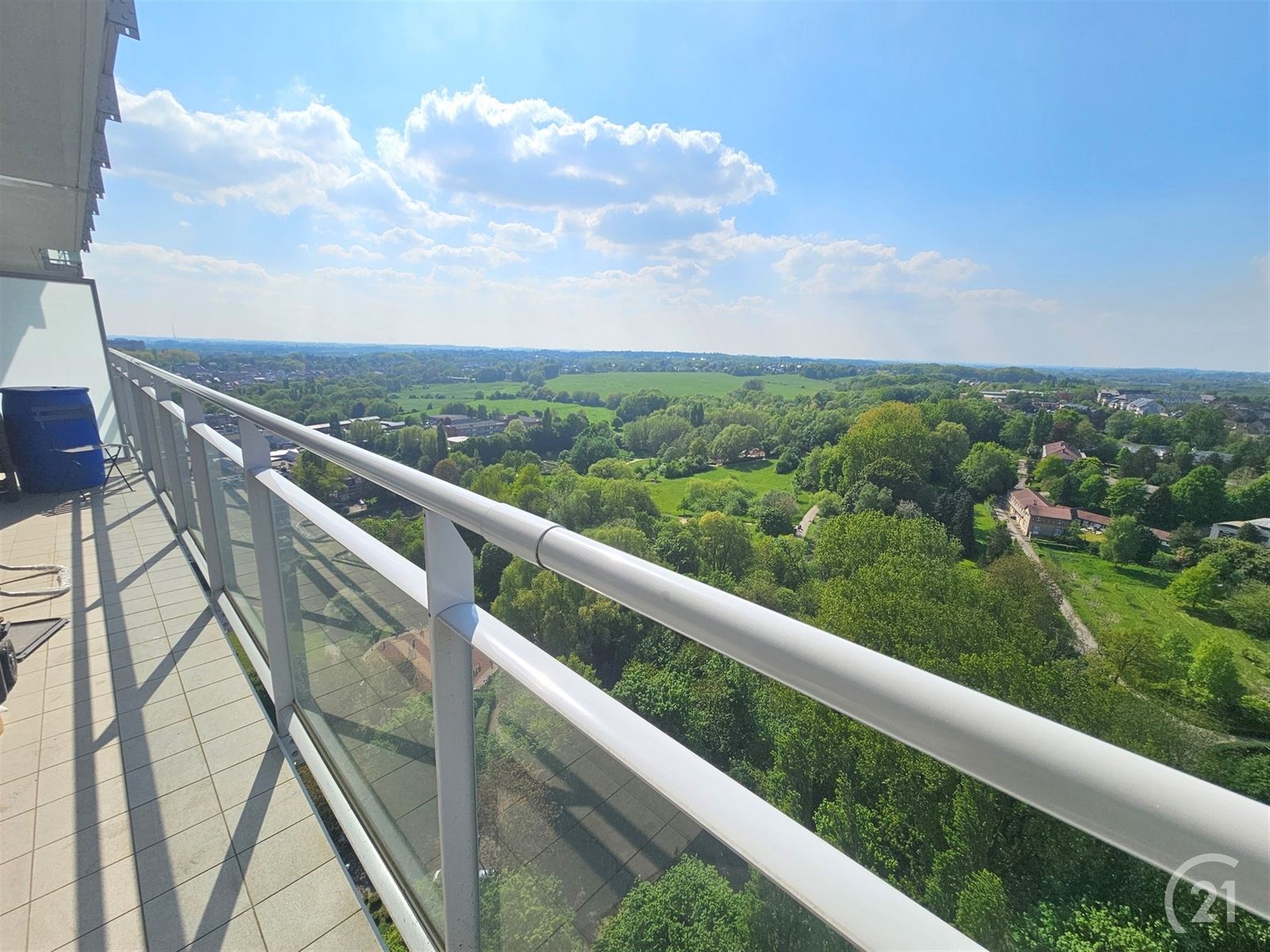 Lichtrijk appartement met terrassen en adembenemend zicht foto 23