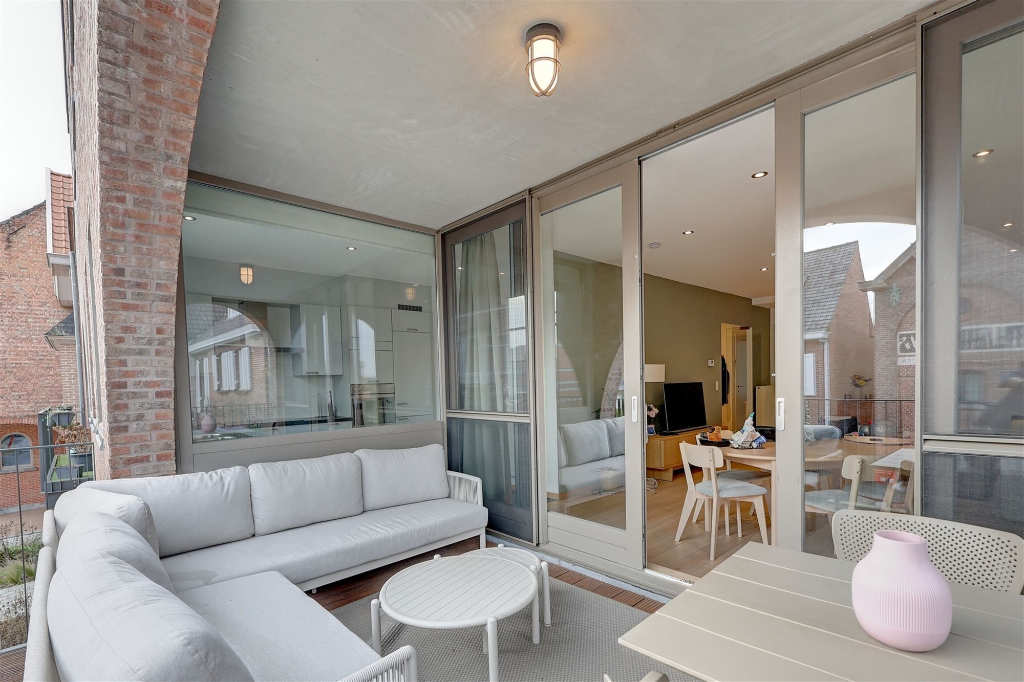 Appartement met twee slaapkamers en terras foto 19