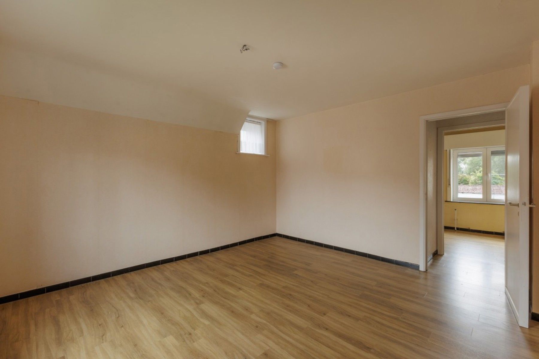 Vrijstaande woning met grote tuin foto 15