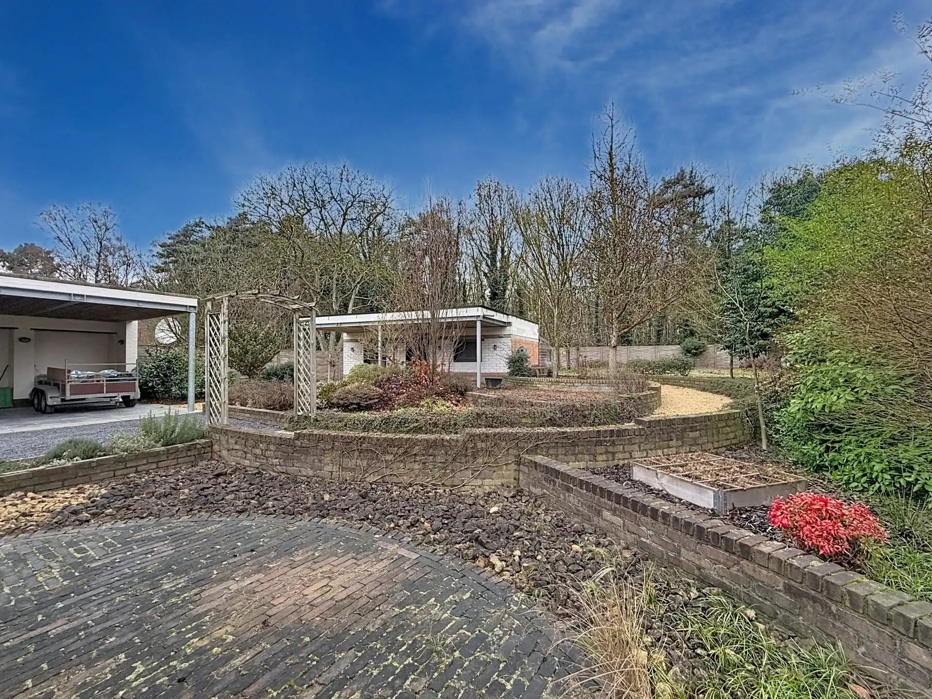 Op te frissen woning met 4 slaapkamers op een groot perceel. foto 44