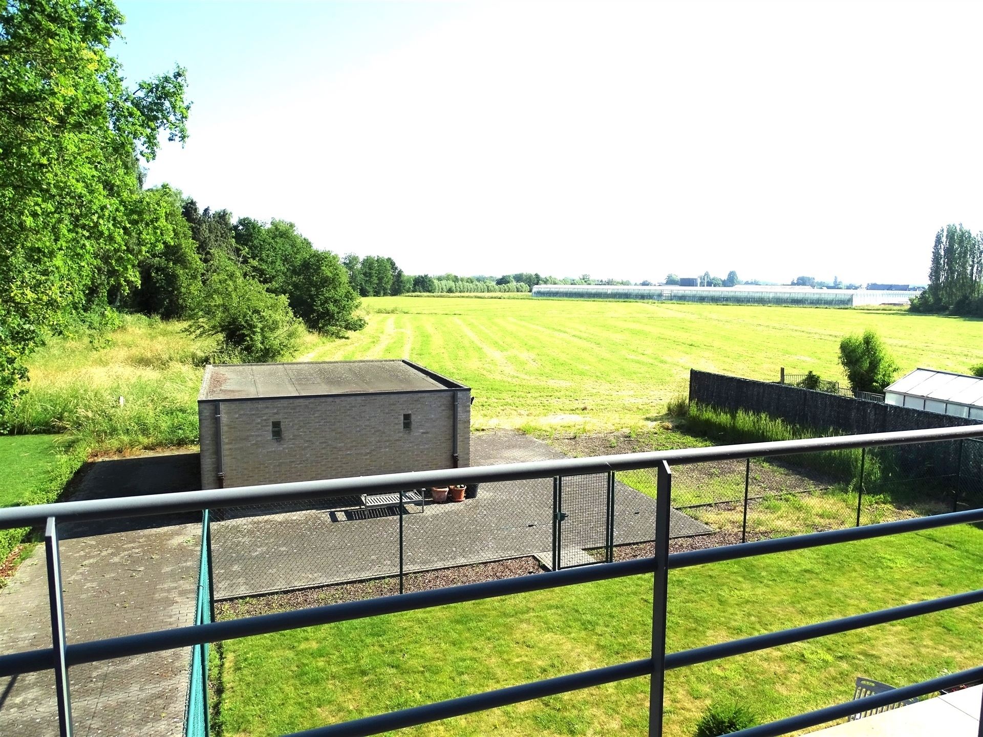 Groot en lichtrijk appartement met 2 slaapkamers, 2 terrassen, ruime kelderberging en garagebox foto 11