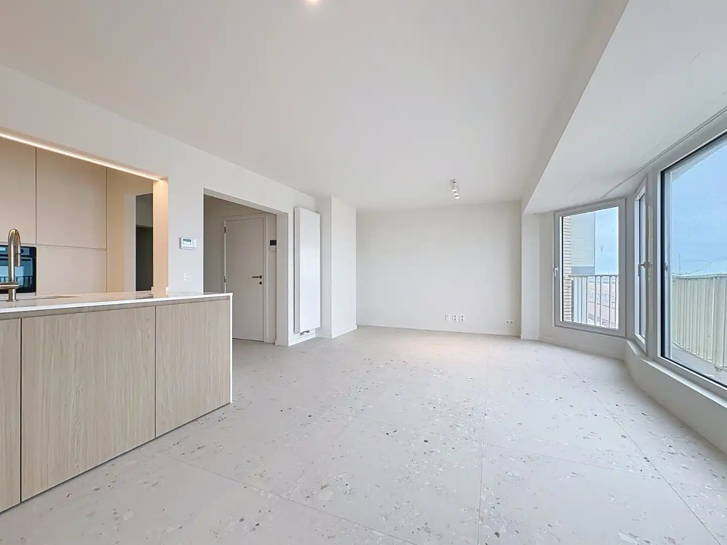 Volledig vernieuwd appartement met frontaal zeezicht foto {{pictureIndex}}