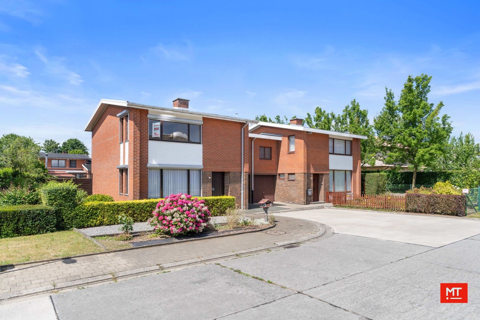 Hoofdfoto van de publicatie: Ruime halfopen woning met 4 slaapkamers, tuin en garage in een rustige en kindvriendelijke wijk