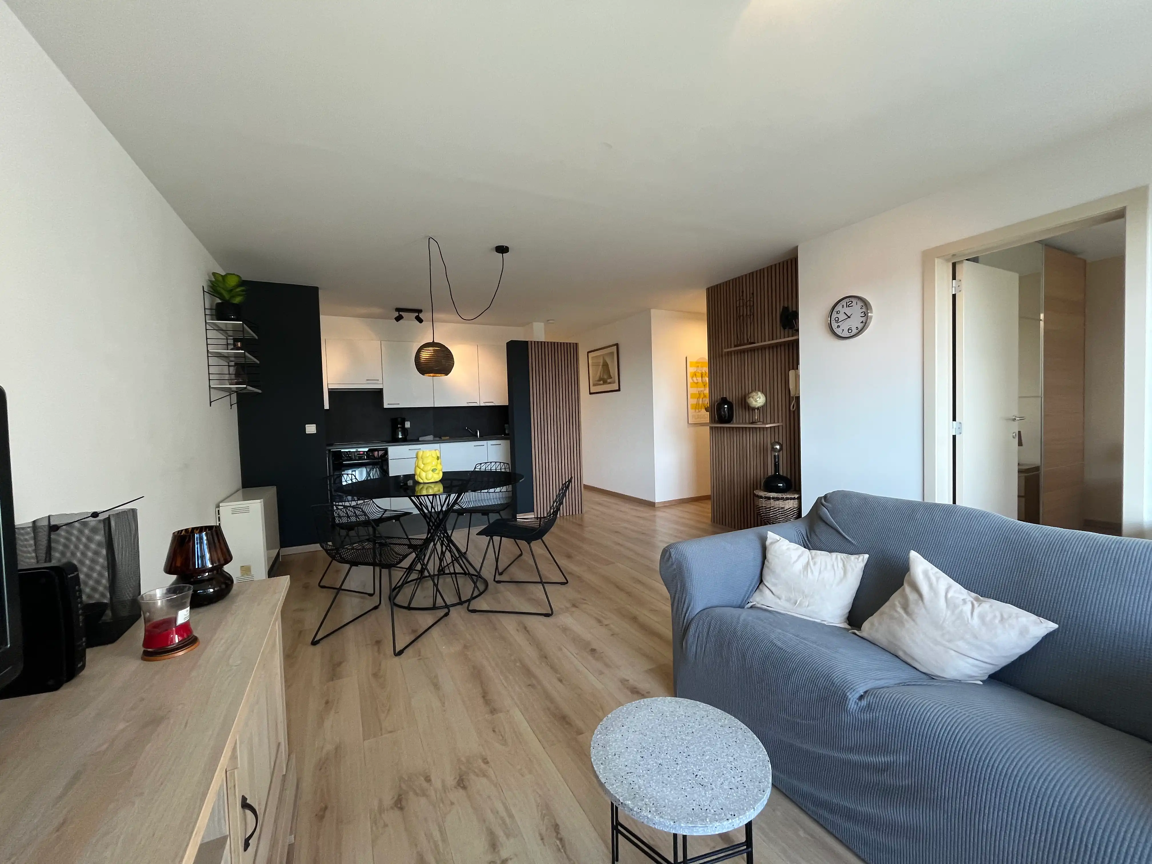 Gemeubeld appartement met terras en 1 slaapkamer in de Tijdokstraat foto {{pictureIndex}}