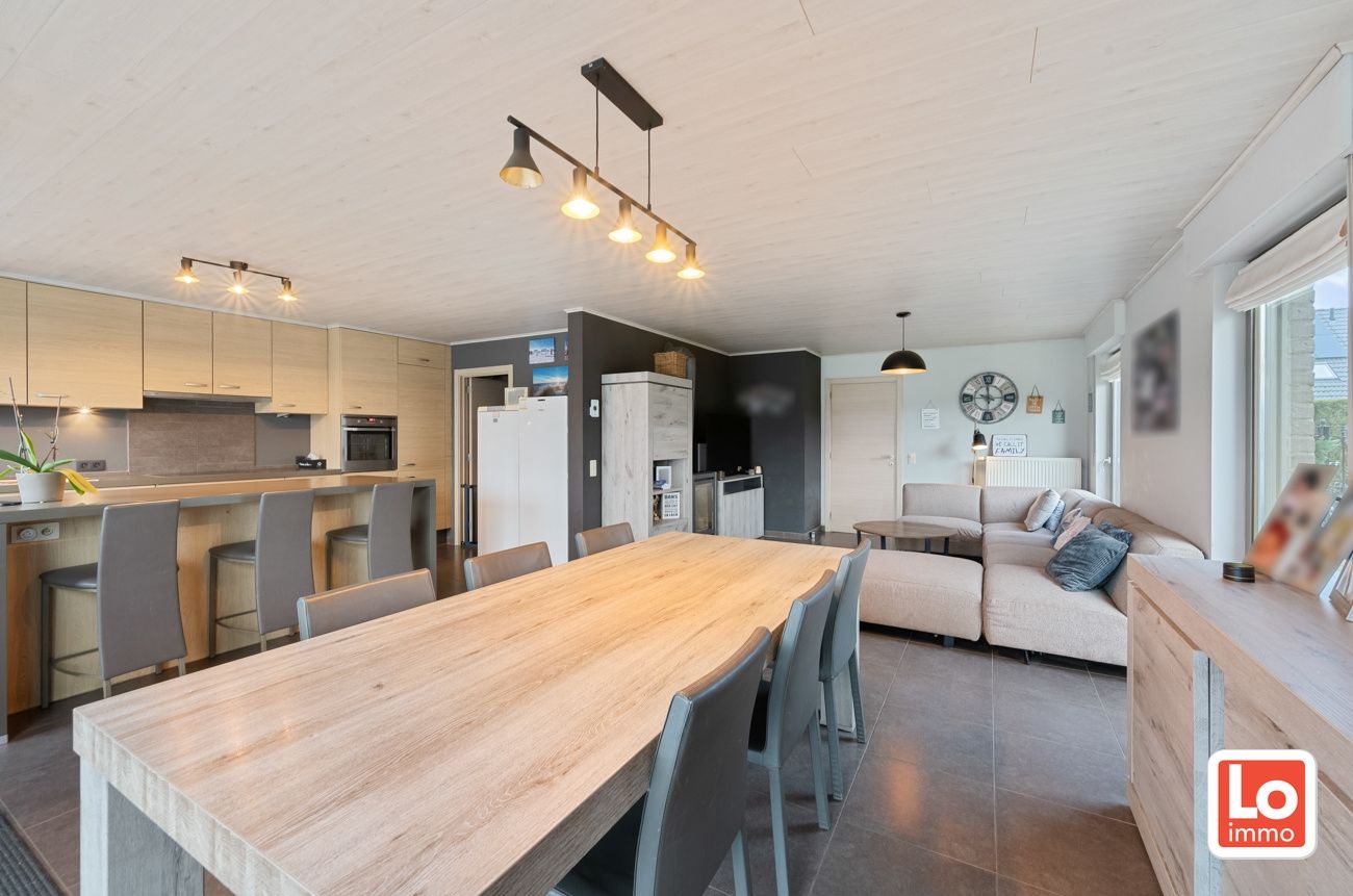 VERKOCHT!! Instapklare halfopen woning met afzonderlijke garage op toplocatie in hartje Lochristi! foto 7
