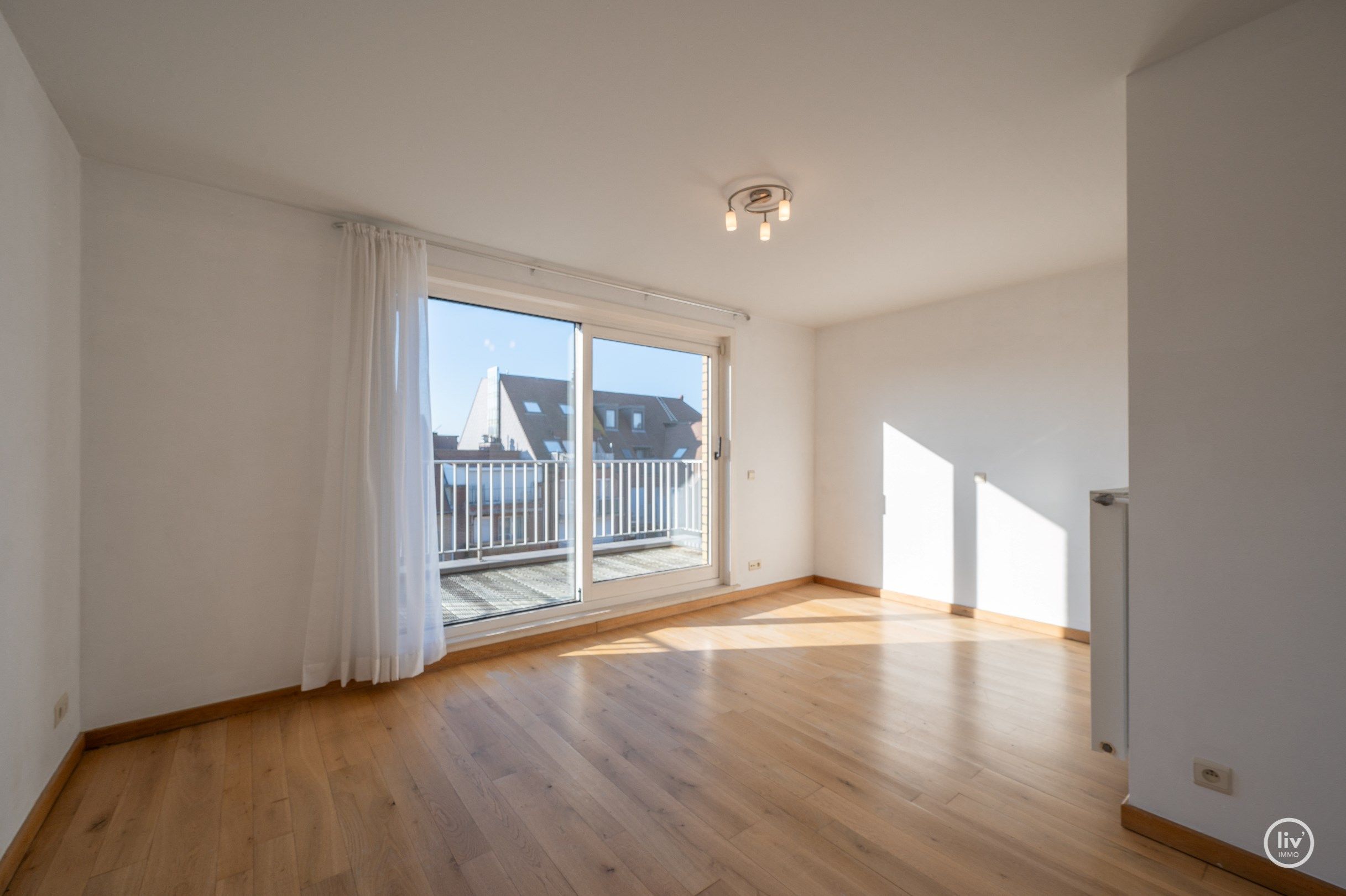 Aangename op te frissen duplex  met mooie terrassen centraal gelegen op de Leopoldlaan te Knokke.  foto 10