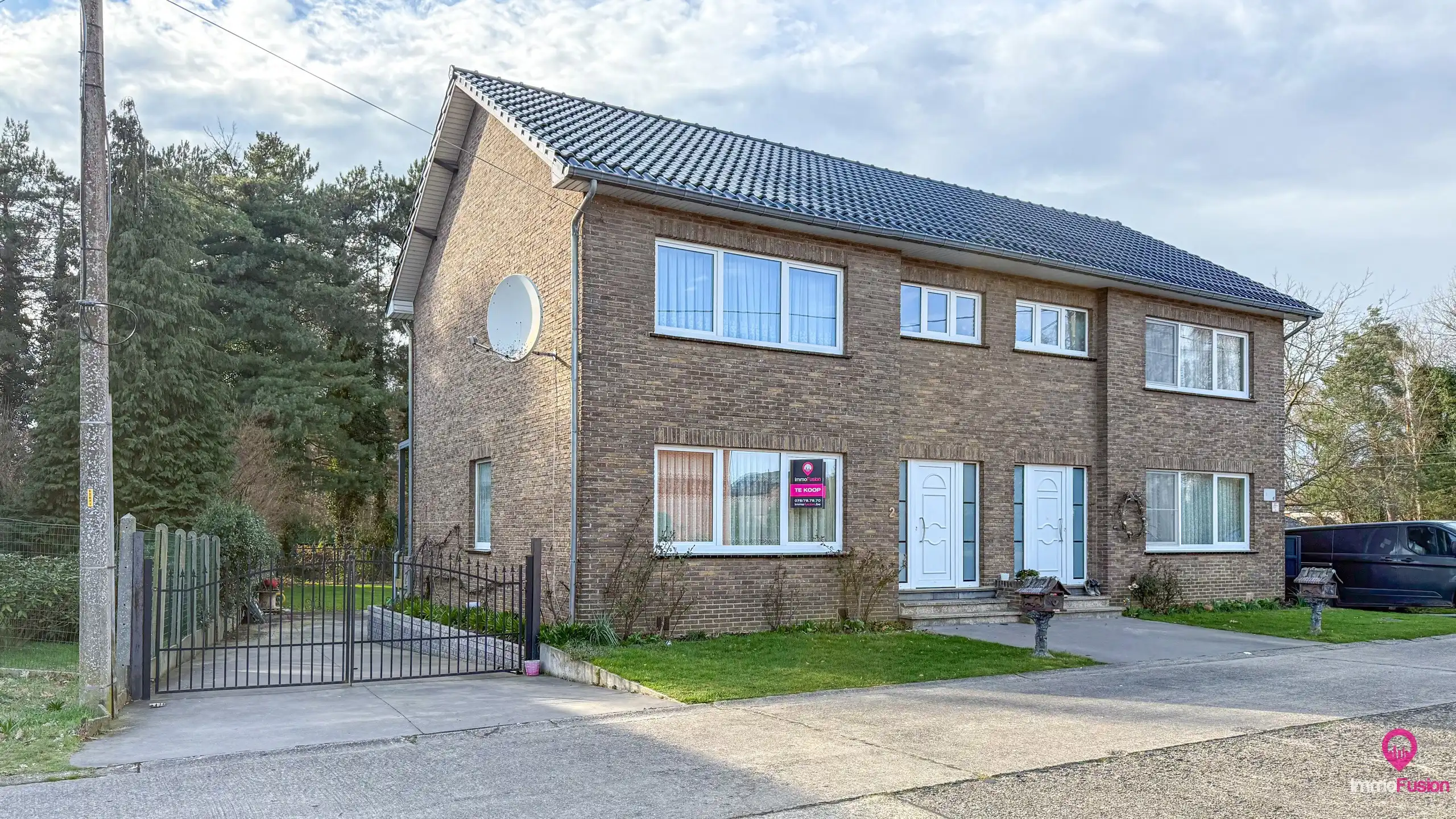 Hoofdfoto van de publicatie: Instapklare woning met 3slpks, kelder en mooie tuin in Ham!