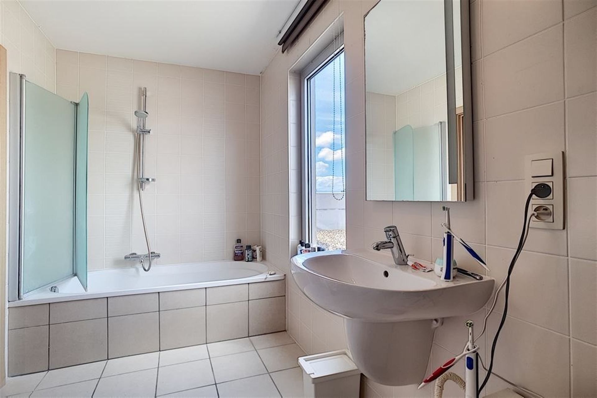 Moderne duplex met terras en parkeerplaats foto 9