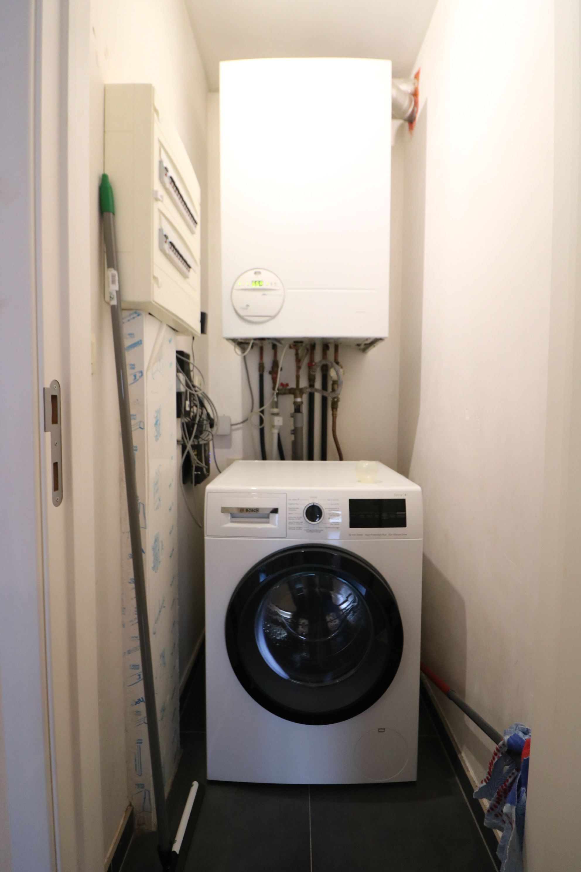 Lichtrijk 2-slaapkamerappartement, vlakbij station en winkelstraten.  foto 8