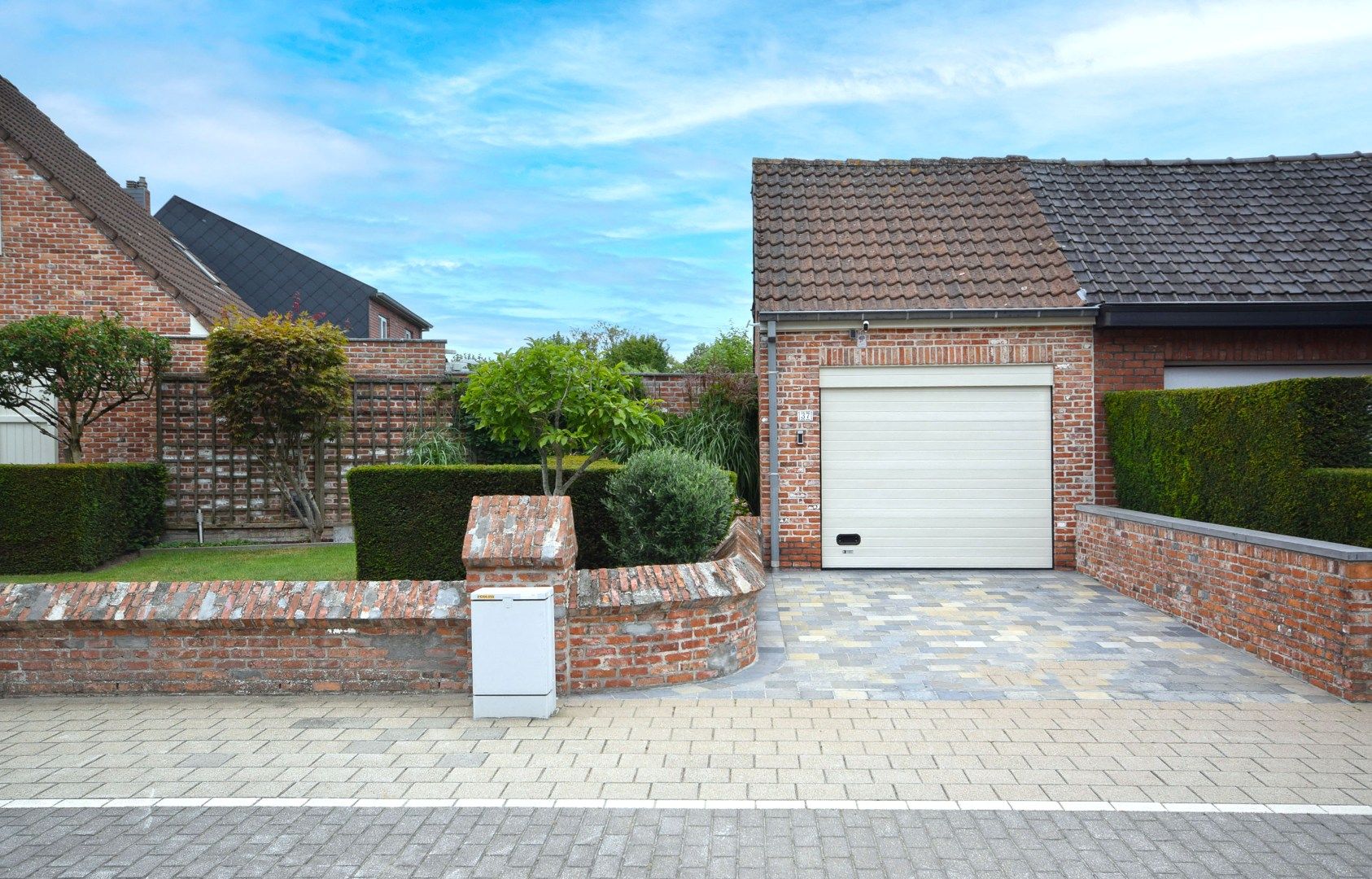 GEZELLIGE HALFOPEN BEBOUWING MET AFZONDERLIJKE GROTE GARAGE foto 21