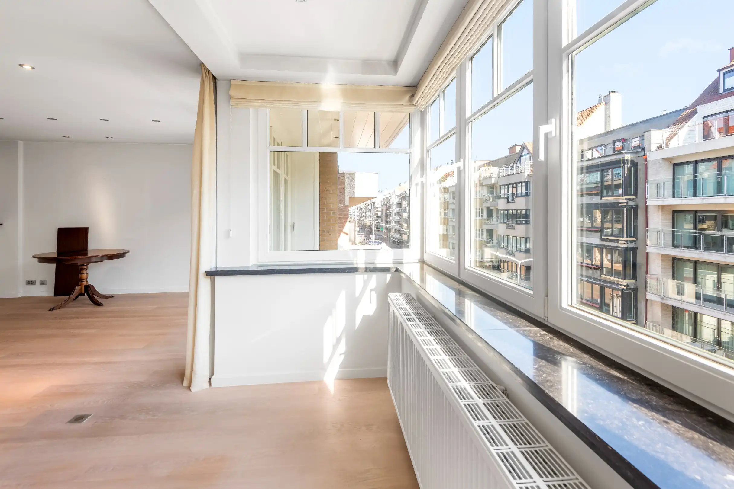 Ruim woonapp. met een gevelbreedte van ca. 7 meter, en garagemogelijkheid, gelege, vlakbij het strand en het Rubensplein. foto 8