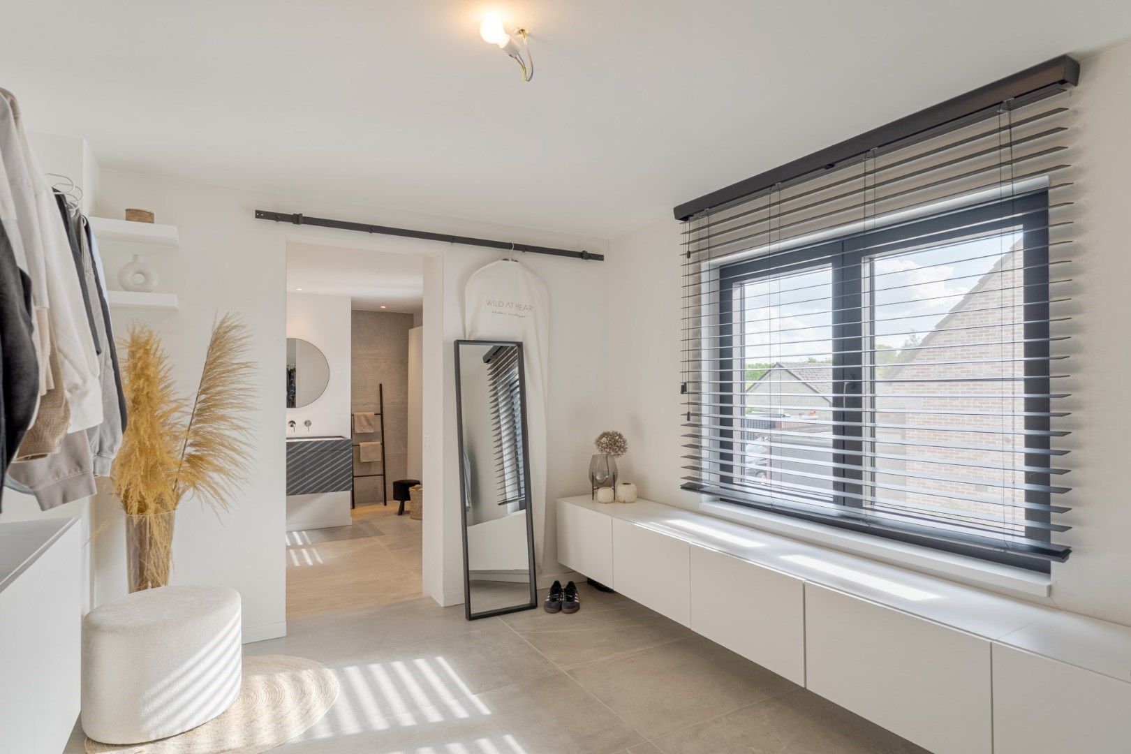 Knap en zeer grondig gerenoveerde halfvrijstaande woning met 4 slaapkamers en tuin in het mooie landelijke Jesseren foto 14