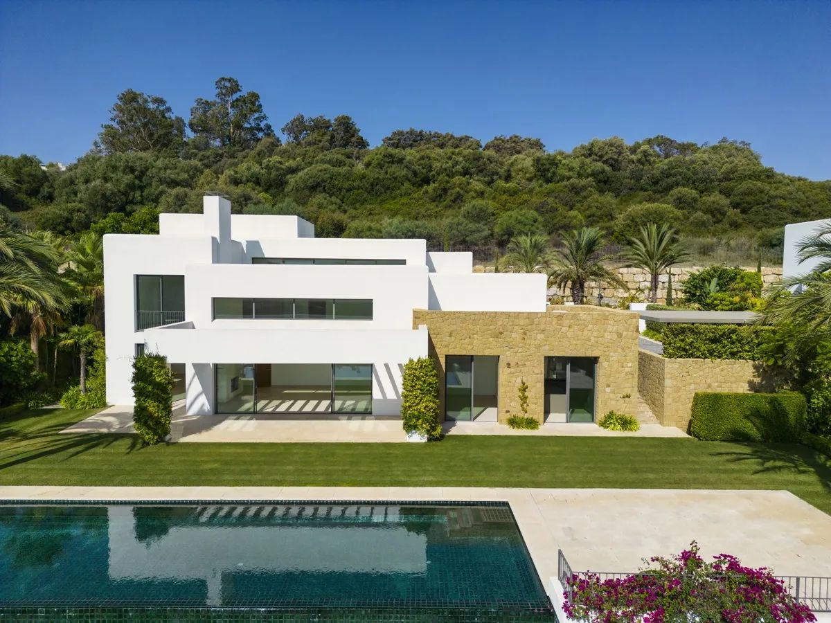 Prachtige villa op begeerde locatie - klassieke Ibiza-stijl villa foto {{pictureIndex}}