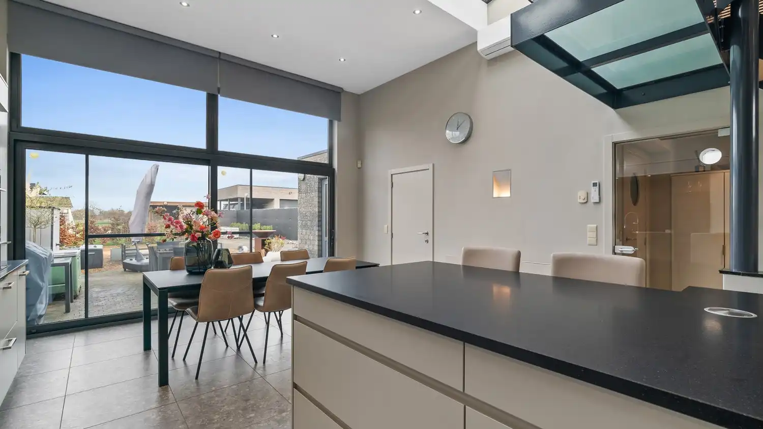 Instapklare woning met 3 slaapkamers en zeer grote tuin foto 8