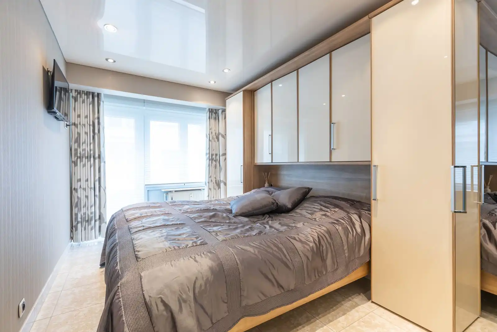 Instapklaar en gemeubeld appartement met 2 slpk op topligging aan het Wapenplein foto 14