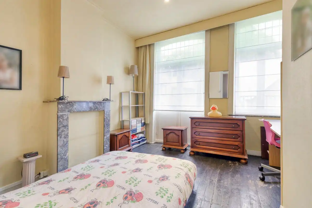 Te renoveren burgerhuis met charmante elementen en stadstuin foto 13