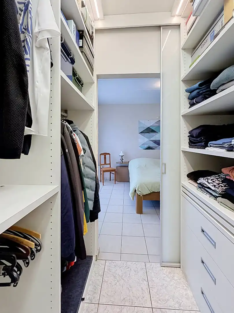 Instapklare bel-etage met drie slaapkamers, garage en zonnige buitenruimtes. foto 26