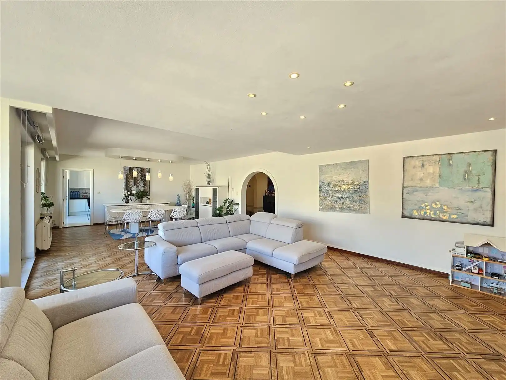 Appartement met 3 slpks, 3 badkamers en 3 terrassen. foto {{pictureIndex}}