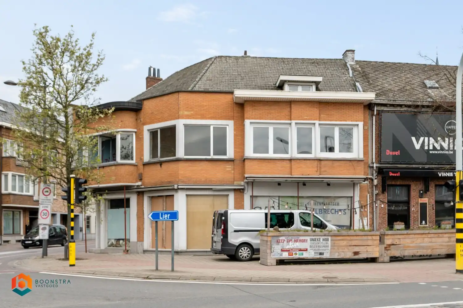 Ruim handelsgelijkvloers op een uitstekende locatie foto 4