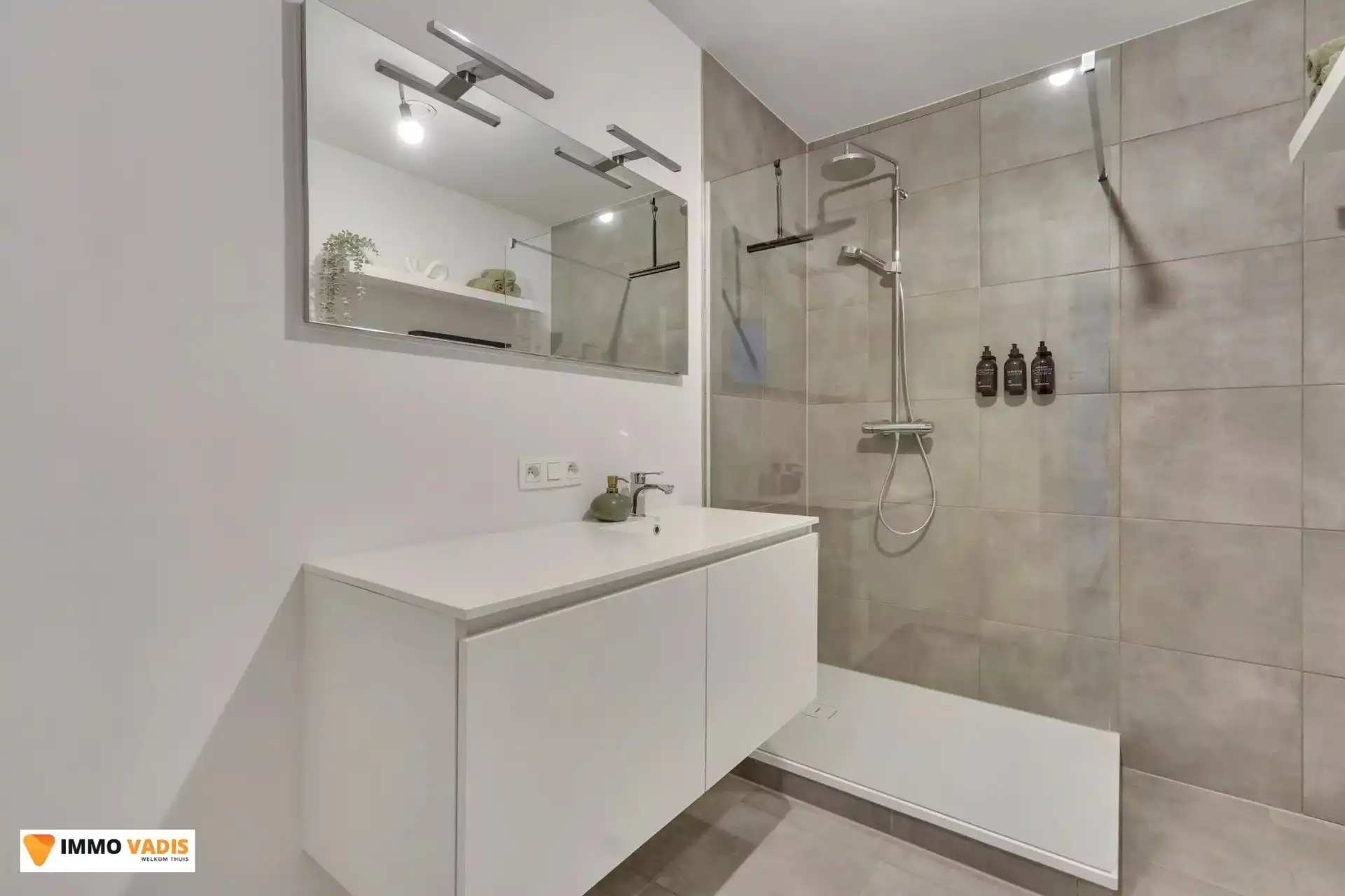 Stijlvol penthouse met twee volwaardige slaapkamers foto 9