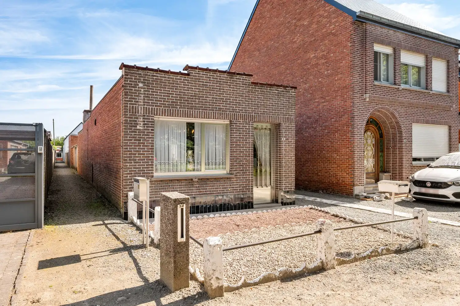 Te renoveren laagbouwwoning met garage, atelier en tuin op een perceel van 451 m². foto 3