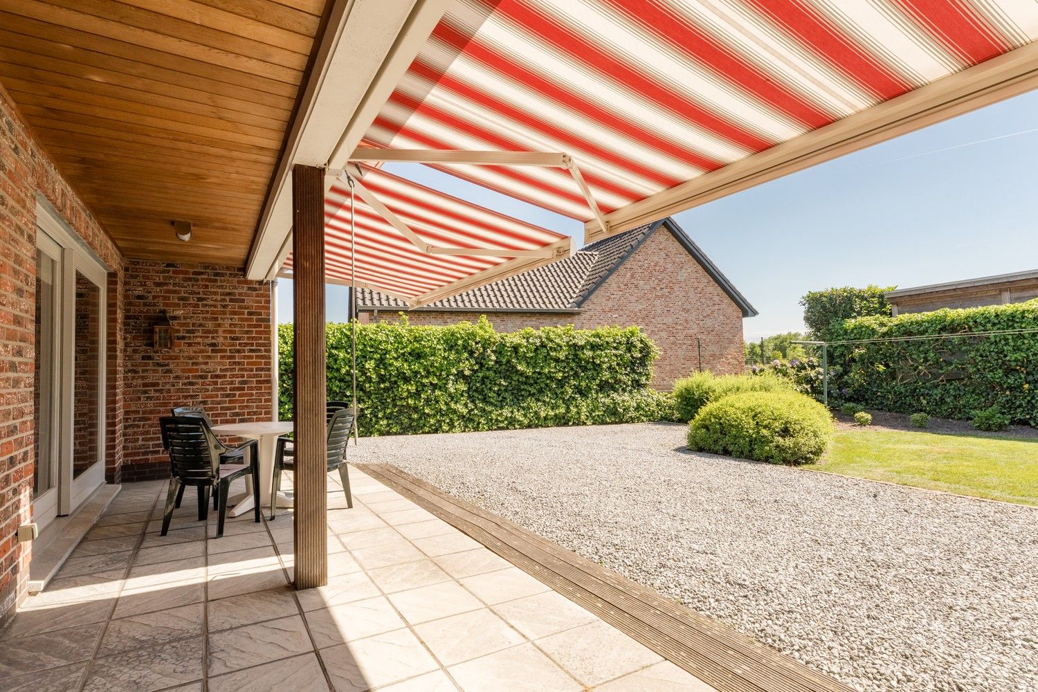 Gelijkvloerse 3 SLK woning op een mooi onderhoudsvriendelijk perceel foto 12