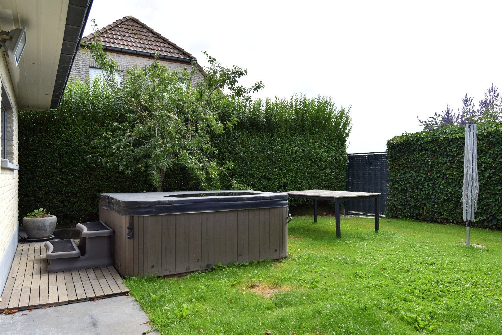 Instapklare woning met 2 slaapkamers, dubbele garage en tuin te koop in Kaster foto 16