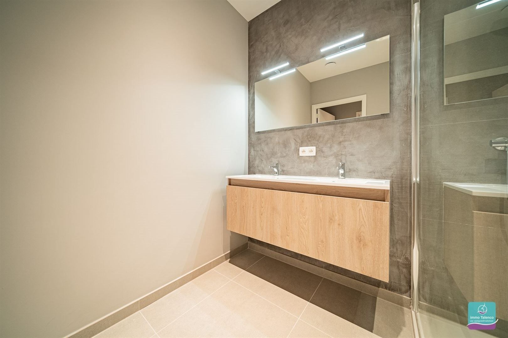 App 1 slpk met dressing/bureau, terras en autostaanplaats foto 12