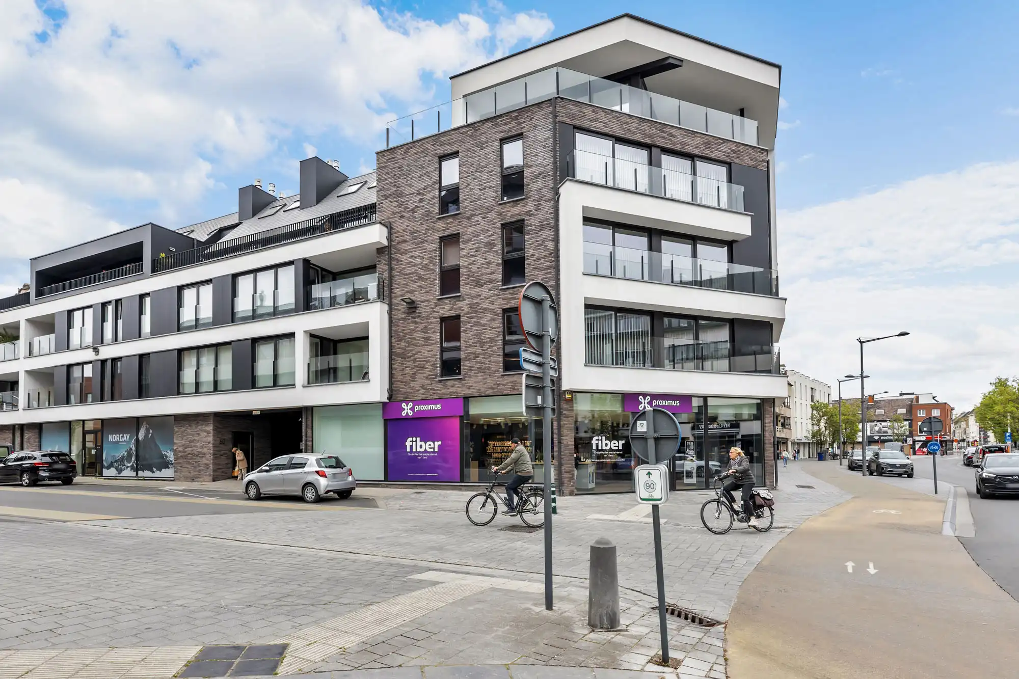Recent en ruim gelijkvloers app met ruim terras foto {{pictureIndex}}