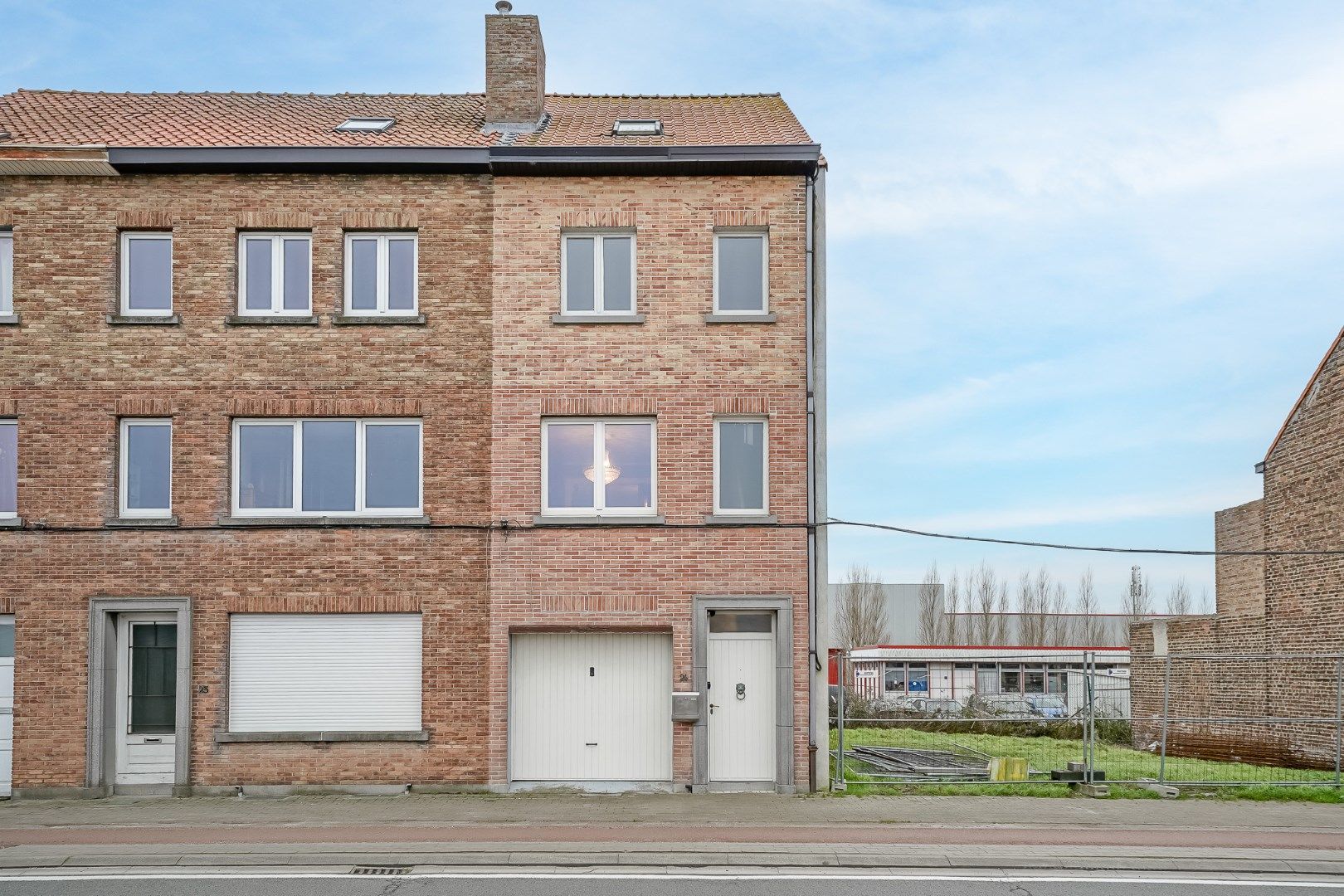 Ruime woning met 3 slaapkamers langs de vaart foto 3