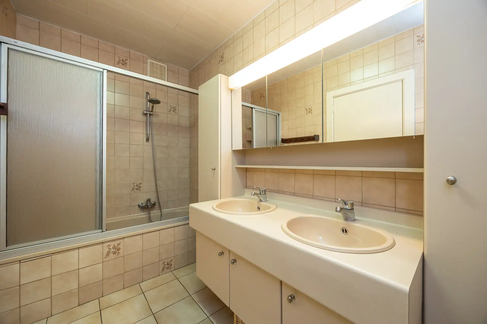 Perfect onderhouden woning: 3 slaapkamers, garage & ZW-tuin. foto 11