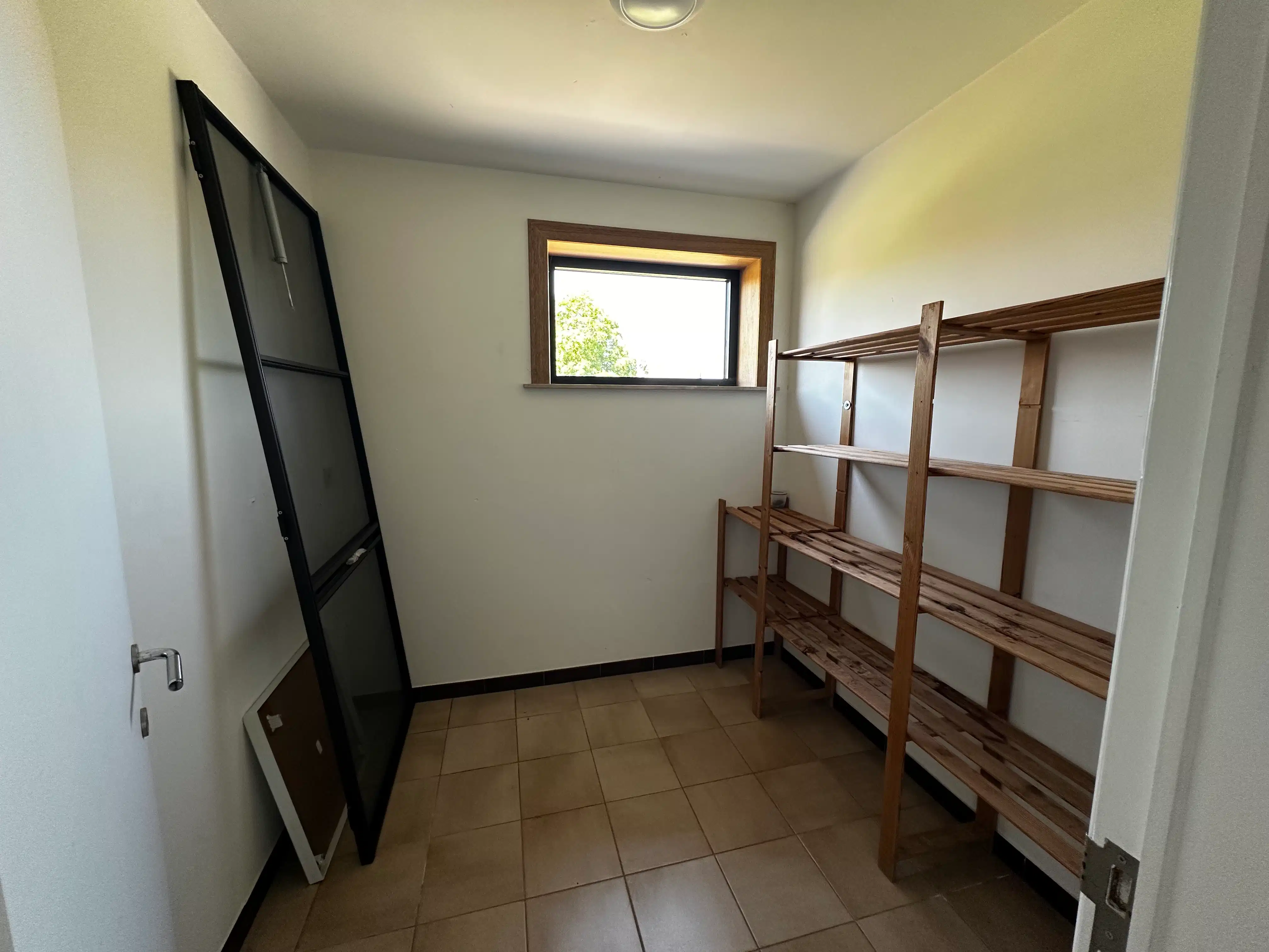 Ruime en lichtrijke woning te huur in het rustige Knesselare foto 9