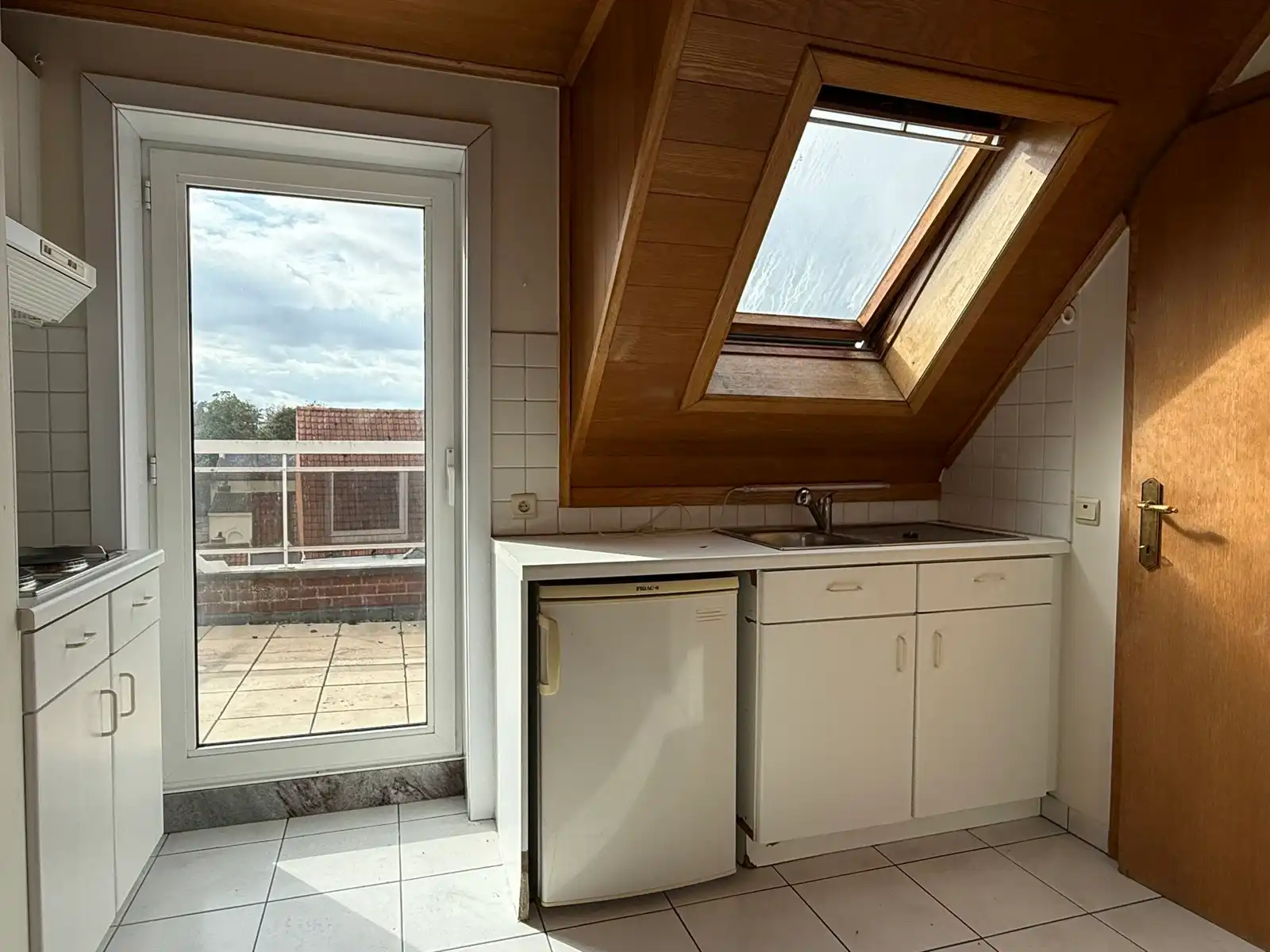 Studio met terras nabij centrum.  foto 7