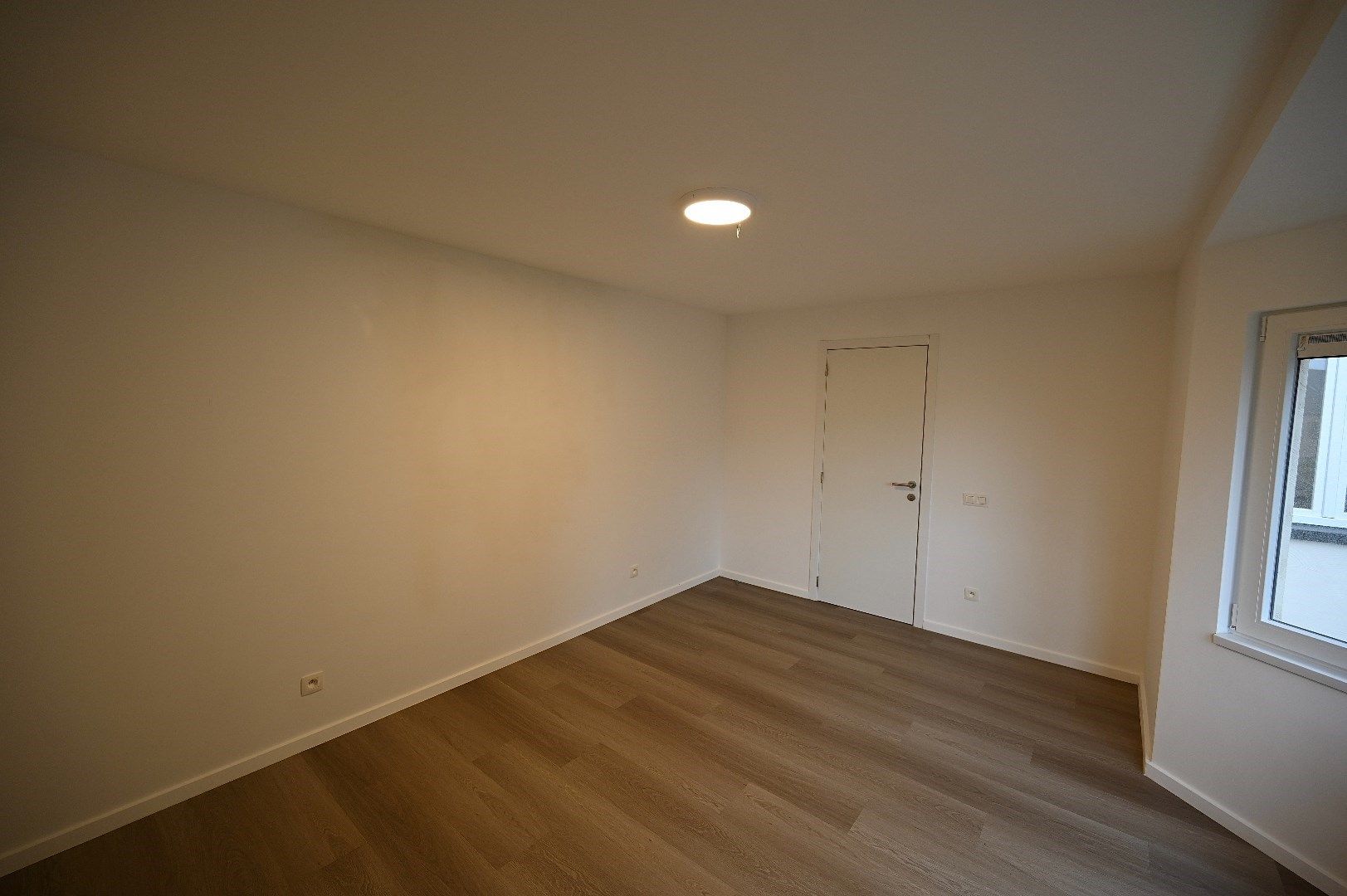 RUIM GERENOVEERD 2-SLAAPKAMER APPARTEMENT  foto 5