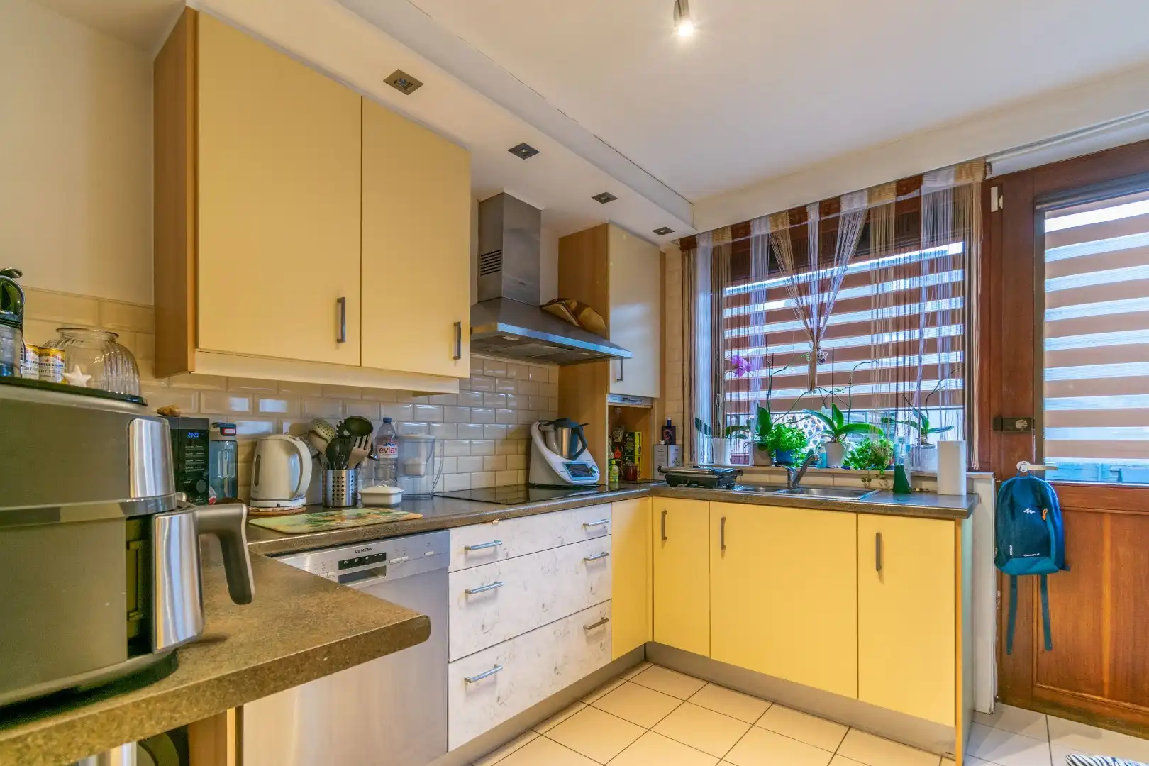 INSTAPKLARE WONING MET 3 SLAAPKAMERS, TUIN & GARAGE ! foto 6
